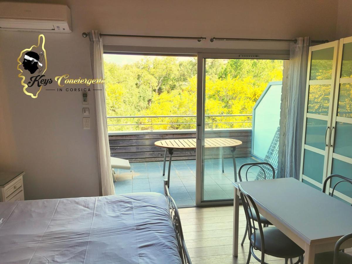 Studio 4 Pers Piscine Chauffee Acces A Pied A La Plage Santa Giulia 포르토베쉬오 외부 사진